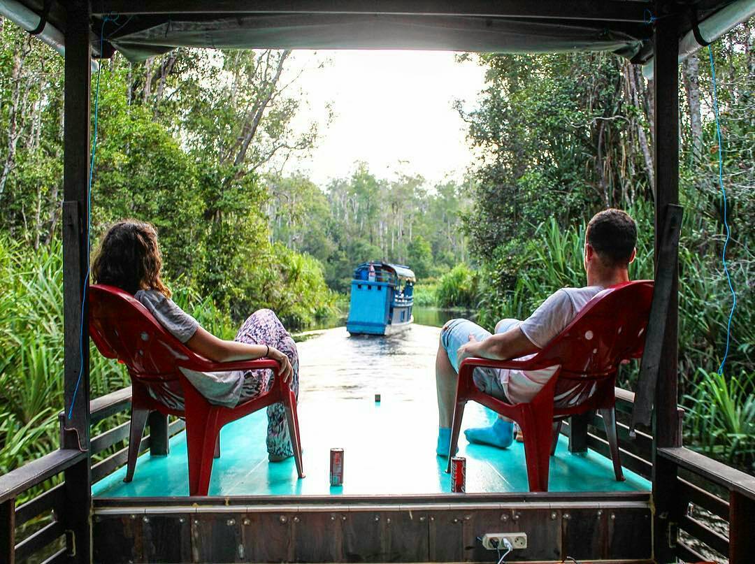 Seating on boat with the view of Borneo, Indonesia. Perfect..! ..@Regrann_App from @el_viajedetu